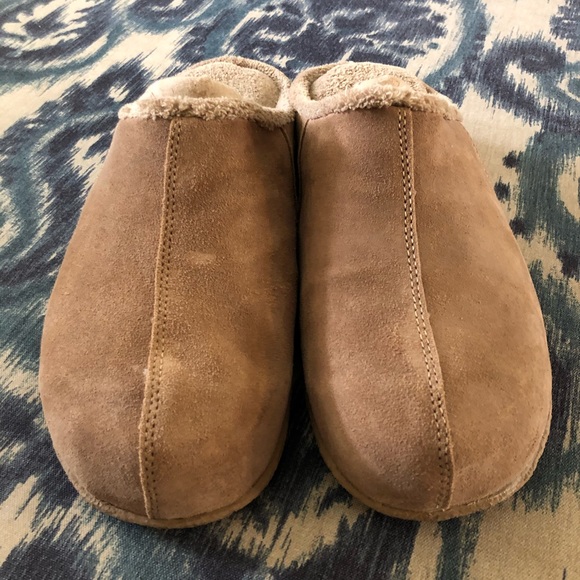 brookstone mens slippers
